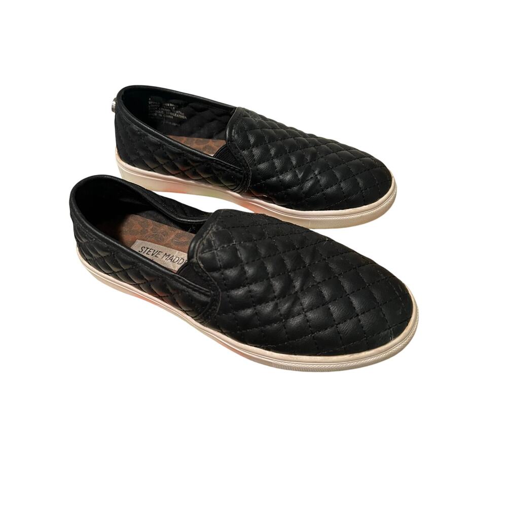 Steve Madden women’s Sz 4 Ecentriq quilted Slide on Black loafers